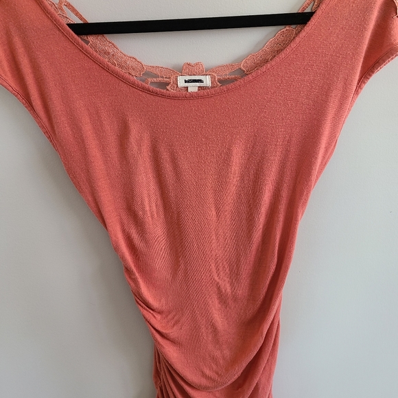 ✨️5 for $25✨️ Xs Kismet Ruched T-shirt - Picture 4 of 5